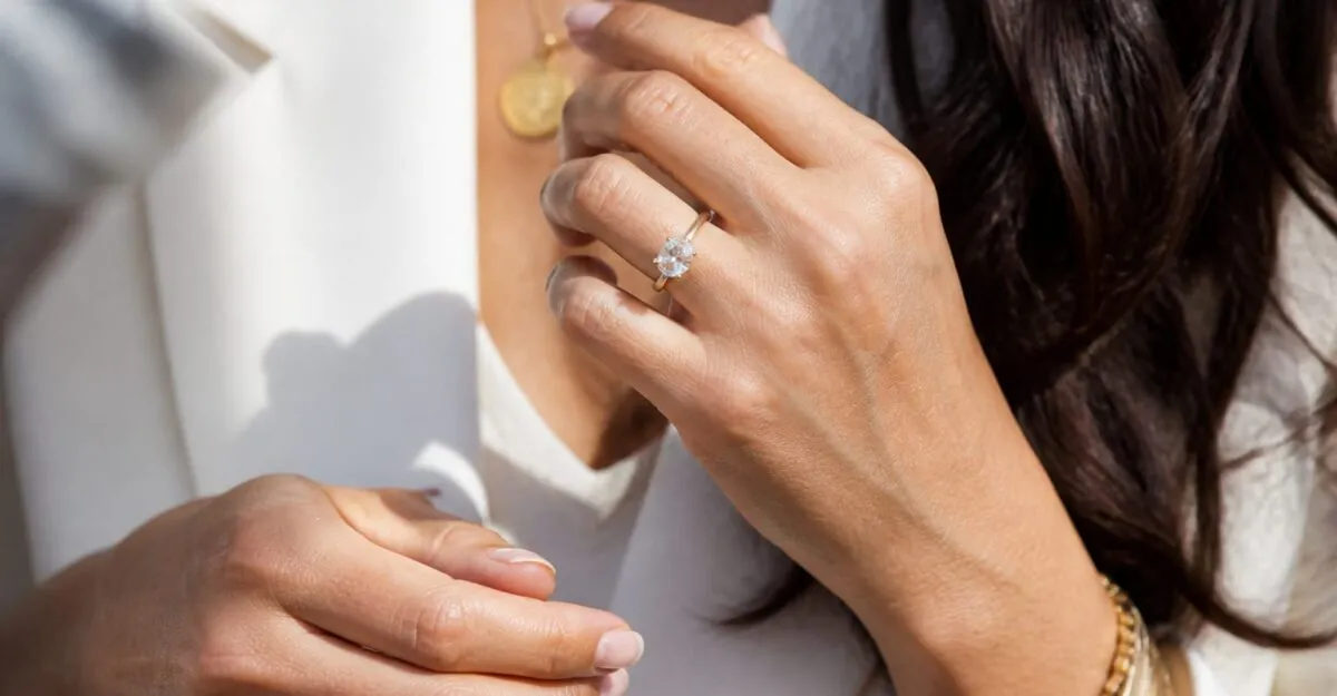 Meghan Markle a apărut cu un inel nou, care alimentează comparațiile cu Kate Middleton