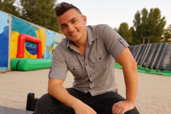 Mihai Trăistariu pune pe jar fanii cu Yzaria. Glumă virală sau indiciu despre nunta pe care o visează
