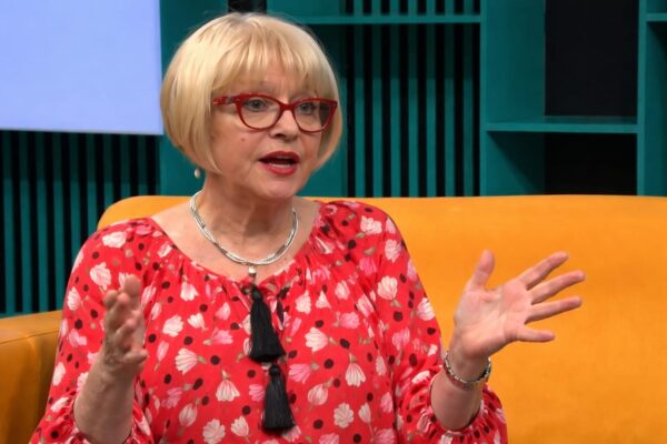 Mirabela Dauer, bătută în căsnicii și separată de fiu. Artista a fugit cu băiatul la Neptun, dar a pierdut custodia.