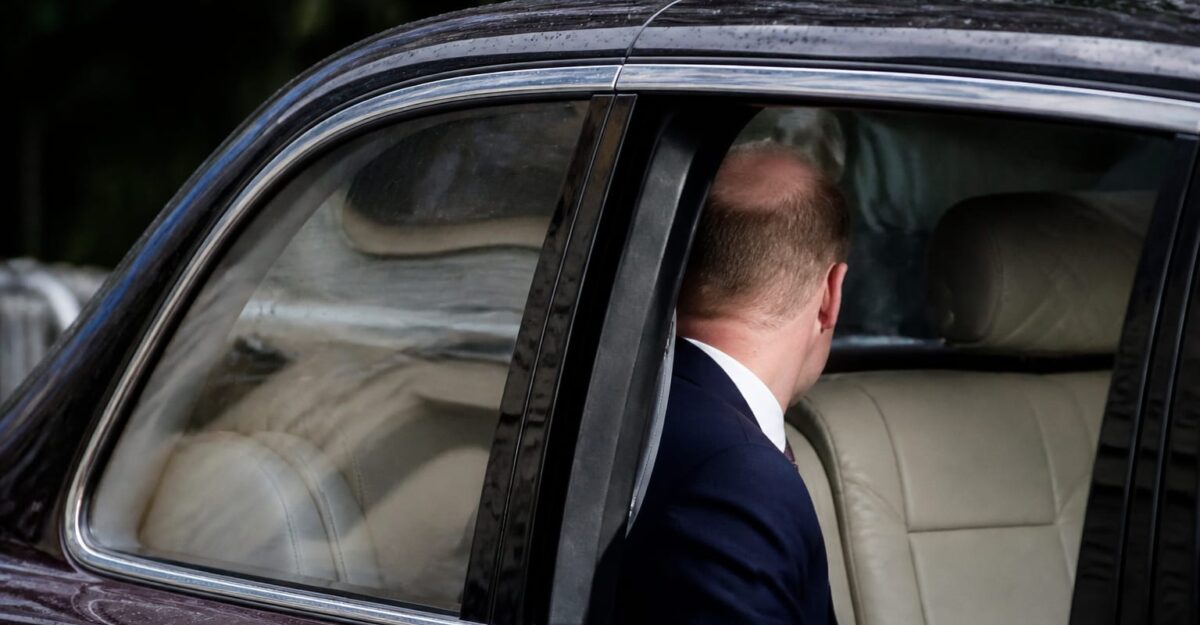 Prințul William îl evită pe Harry înaintea vizitei din iulie.