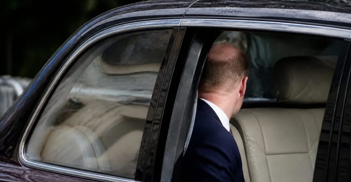 Prințul William îl evită pe Harry înaintea vizitei din iulie.