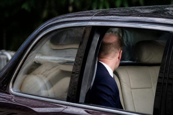Prințul William îl evită pe Harry înaintea vizitei din iulie.