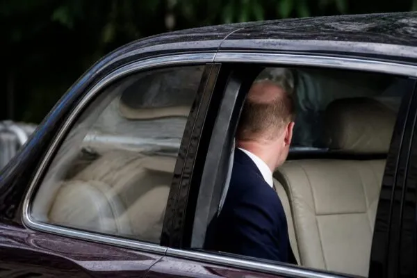 Prințul William îl evită pe Harry înaintea vizitei din iulie.