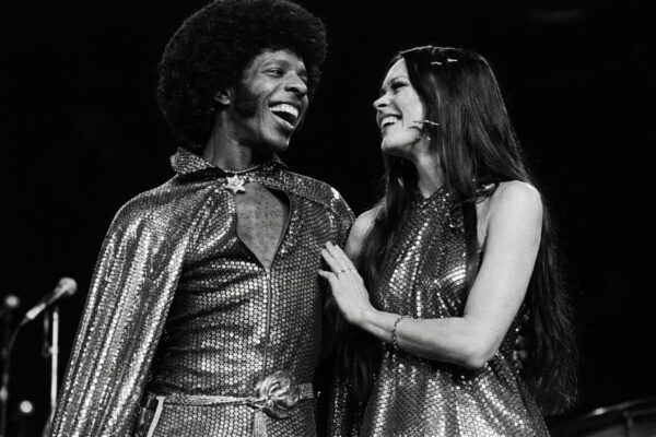 Sly Stone s-a căsătorit pe scena Madison Square Garden în 1974.