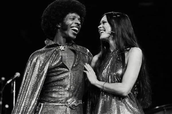 Sly Stone s-a căsătorit pe scena Madison Square Garden în 1974.