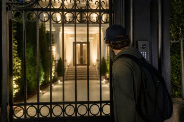 Artistul care rulează constant în casa lui Taylor Swift. Cum a ajuns atât de aproape de vedetă