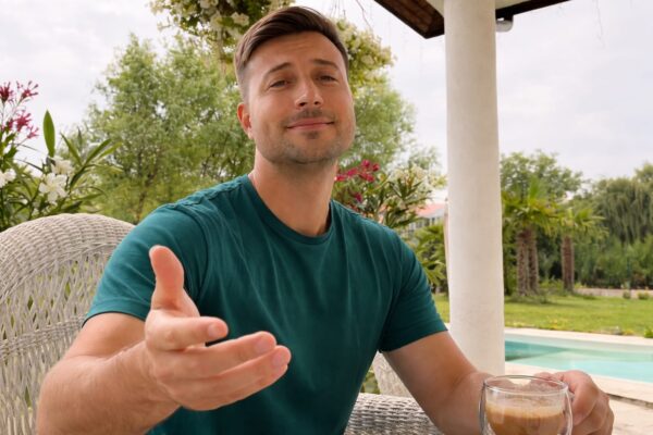 Valentin Sanfira neagă orice legătură cu focul din scandalul cu Codruța Filip. Cum a tăiat scurt comparațiile fanilor