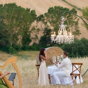 Valerie Lungu s-a logodit în Italia, sub un candelabru. Cum au ajuns aici după o pauză care a pus fanii pe jar în 2024