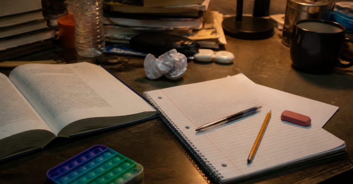 ADHD se vede diferit la adulți. Ce înseamnă neliniștea, procrastinarea și hiperfocalizarea