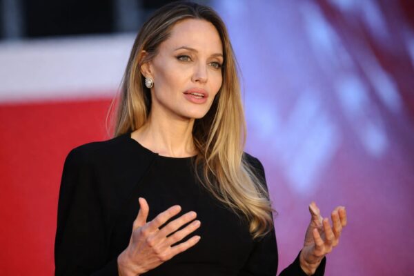 Angelina Jolie rupe tăcerea după 10 ani. Actrița afirmă că nu a avut nicio relație romantică