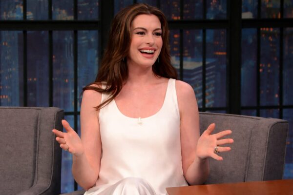 Anne Hathaway, însărcinată la 43 de ani, a numit al treilea copil „buzzer-beater”