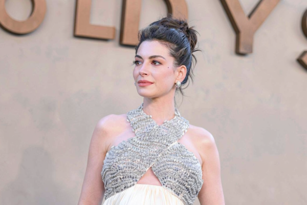 Anne Hathaway și-a confirmat sarcina la New York