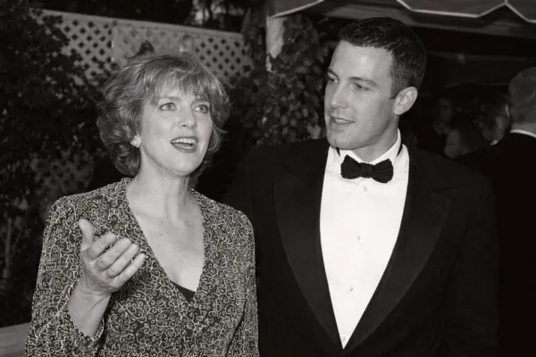 83 de ani și o ultimă dorință împlinită. Cine a fost mama din spatele fraților Affleck