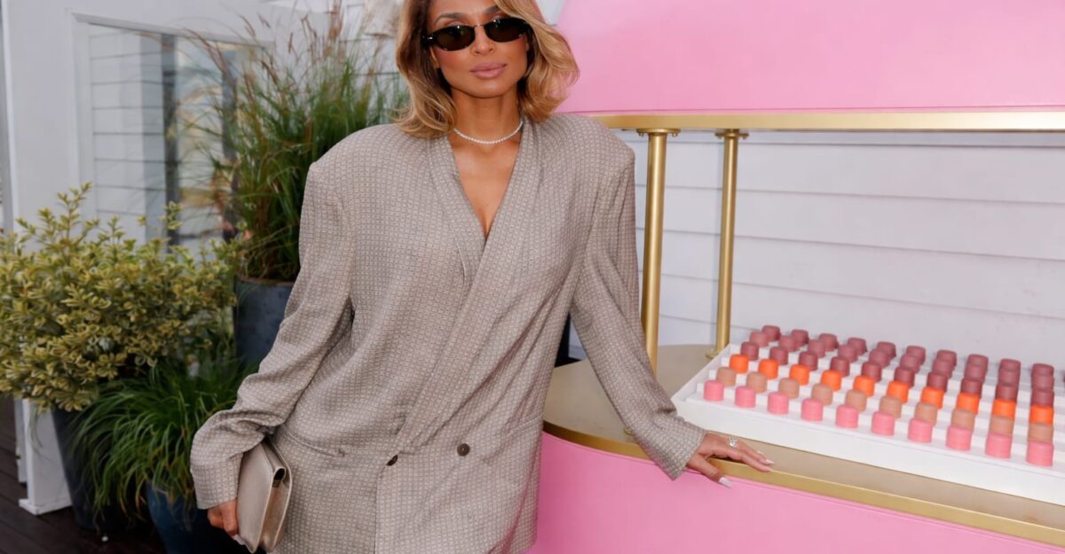 Ciara a petrecut în ploaie la lansarea Armani Beauty din Montauk