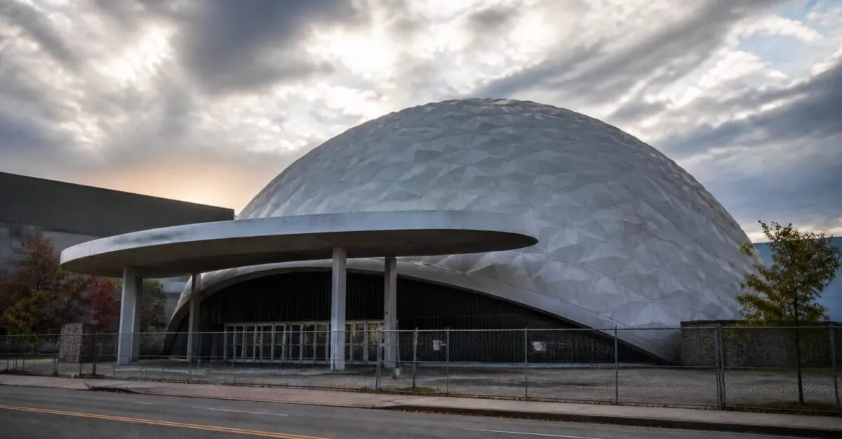 Locul văzut în „Once Upon a Time in Hollywood” poate fi salvat. Cine încearcă să redeschidă Cinerama Dome