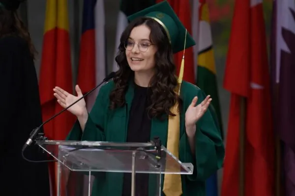 Claudia Ciobanu atacă UMF Iași în discursul de absolvire