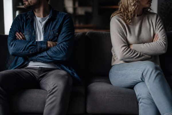 Nu și-au mai vorbit deloc după divorț, dar apar împreună la TV. Cum e posibil