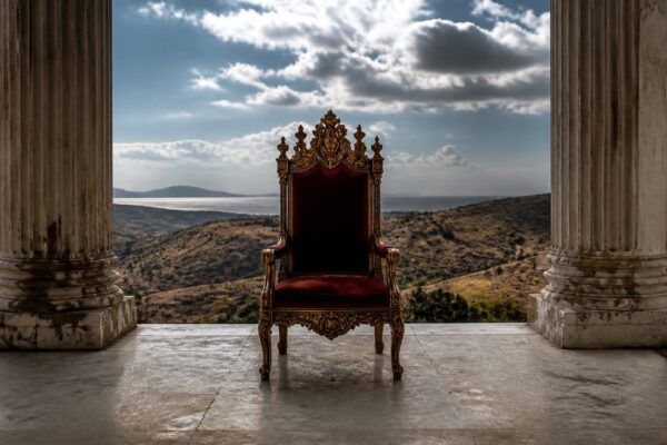 Connect-R ironizează scandalul din jurul piesei Izabela. Cum explică inspirația biblică a clipului