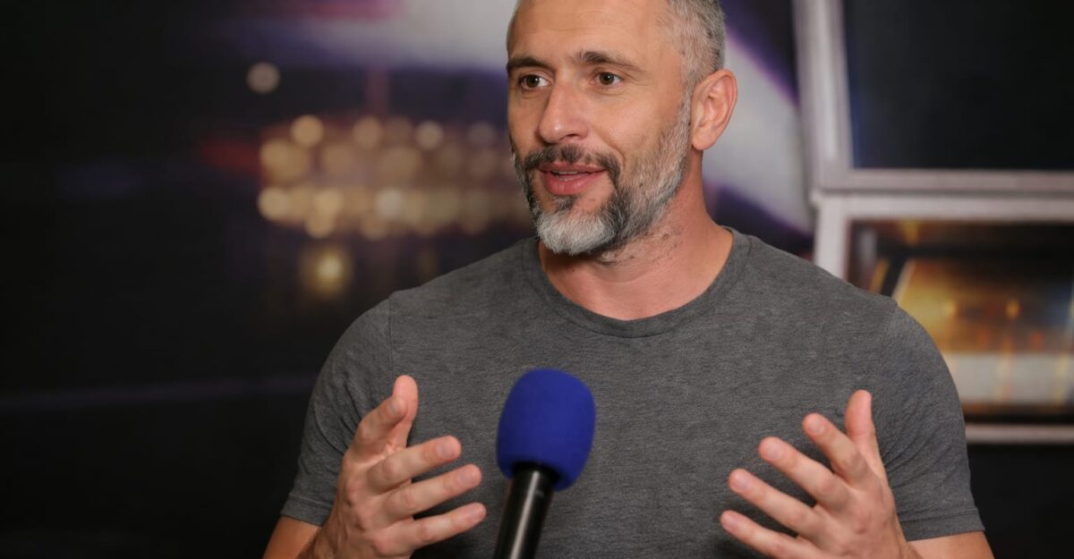 Dragoș Bucur, tată sub presiune în serialul „Trafic”