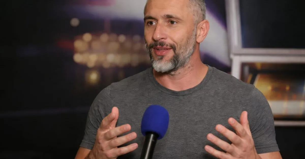 Dragoș Bucur, tată sub presiune în serialul „Trafic”