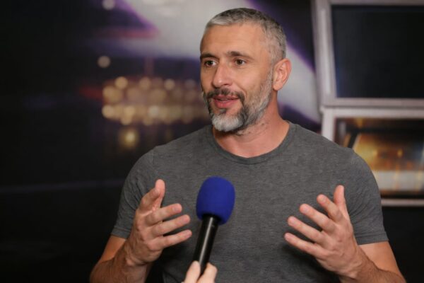 Dragoș Bucur, tată sub presiune în serialul „Trafic”