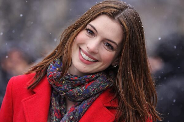 Anne Hathaway și-a confirmat sarcina la New York