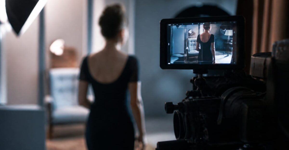 Cea mai tânără dublă câștigătoare de Oscar trece la actorie. De ce tocmai „The Bell Jar” e pariul uriaș