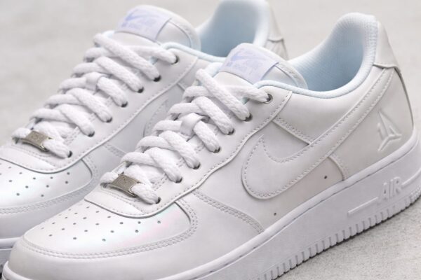 150 de dolari pentru un Air Force 1 alb cu sidef. Ce aduce nou perechea semnată de starul NBA Ja Morant