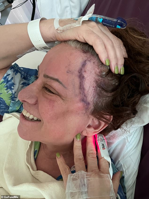 Jennifer Finch, basista L7, a murit la 59 de ani, la scurt timp după o operație pe creier