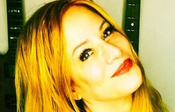Jennifer Finch, basista L7, a murit la 59 de ani, la scurt timp după o operație pe creier