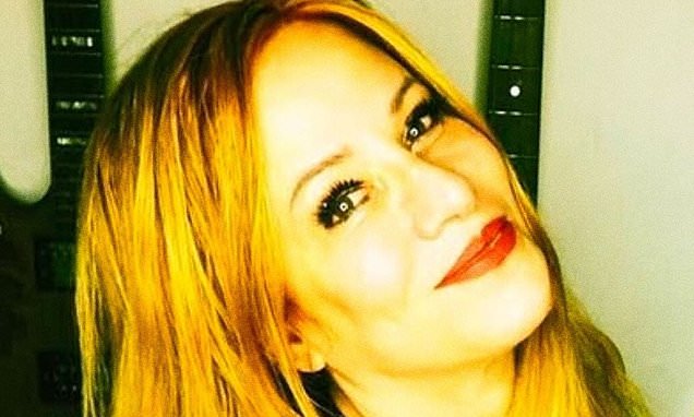 Jennifer Finch, basista L7, a murit la 59 de ani, la scurt timp după o operație pe creier