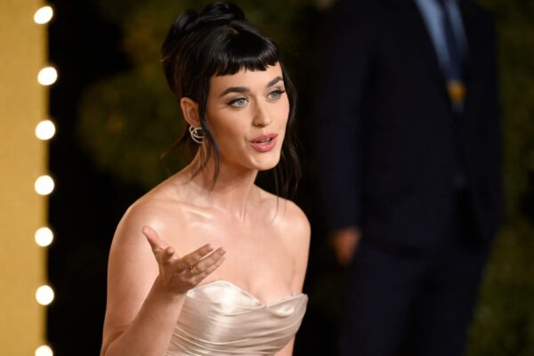 O piesă din 2010 a aprins scandalul cu Casa Albă. De ce s-a enervat Katy Perry când a văzut „Firework” pe TikTok