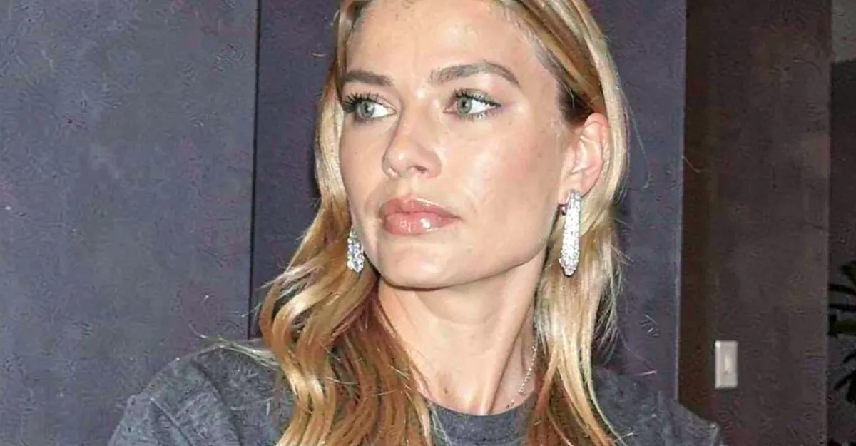 Margot Robbie reaprinde febra costumului de baie alb, imaginile din Sifnos au 1,4 milioane de vizualizări
