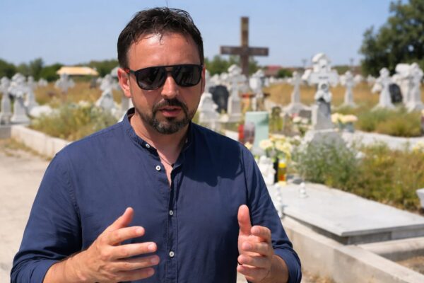 Tatăl lui Sebi Olariu a arătat mormântul îngrijit al fiului, cu o băncuță așezată lângă