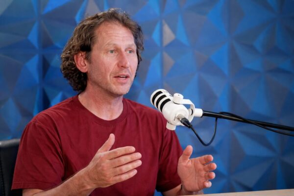 Mircea Solcanu refuză operația pe creier. Fostul prezentator TV riscă să orbească și să-și piardă viața în timpul