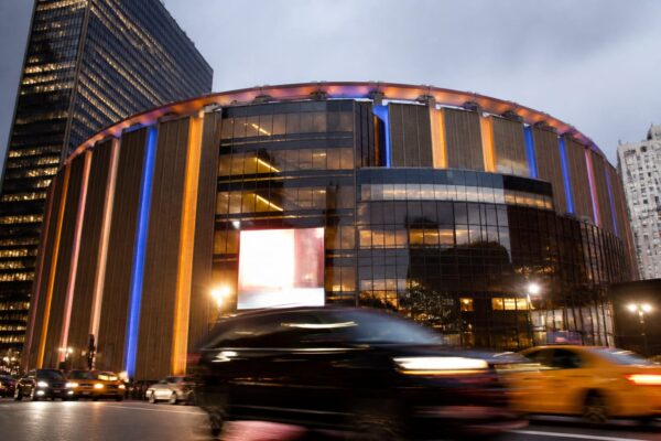 Taylor Swift și Travis Kelce se căsătoresc la Madison Square Garden. Ce s-a văzut deja în New York în jurul arenei
