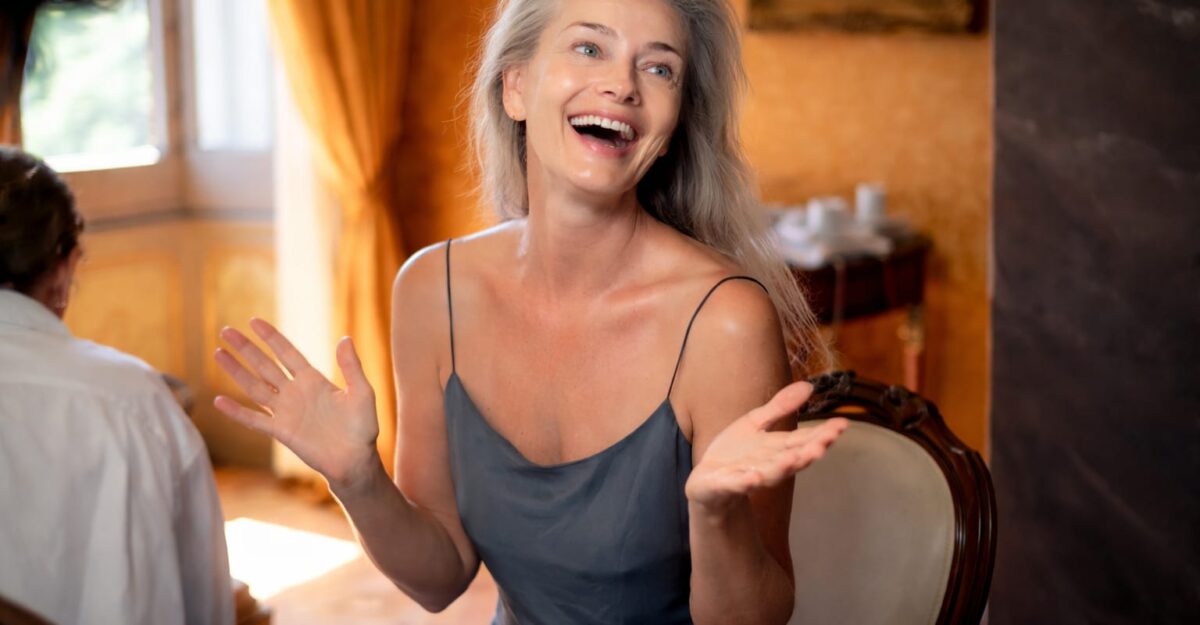 61 de ani, 6 zile de sport pe săptămână și un accident cu șampon mov în dimineața nunții. Ce a pățit Paulina Porizkova