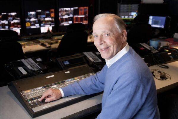 Peter Lassally a murit la 93 de ani. Omul din umbra lui Johnny Carson și David Letterman a influențat divertismentul