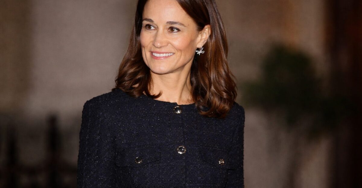 Pippa Middleton a apărut la Wimbledon cu mama sa, în timp ce sora ei, Kate, era la un spital de copii