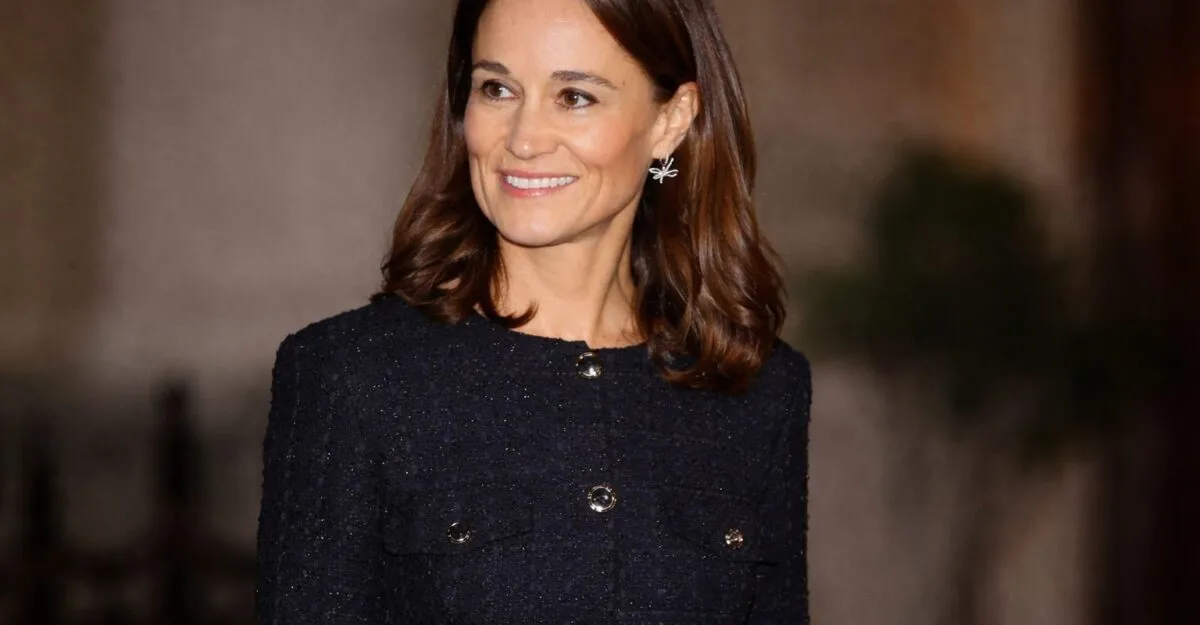 Pippa Middleton a apărut la Wimbledon cu mama sa, în timp ce sora ei, Kate, era la un spital de copii