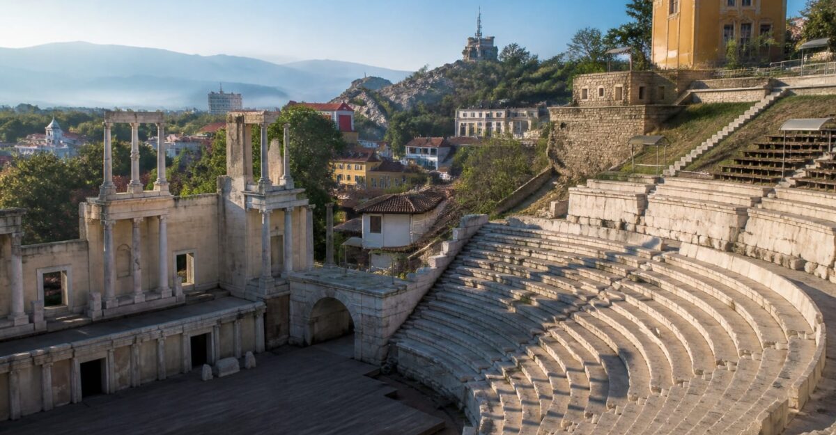 Plovdiv are peste 8.000 de ani de istorie. Orașul reduce costul unui city break cu până la 70%