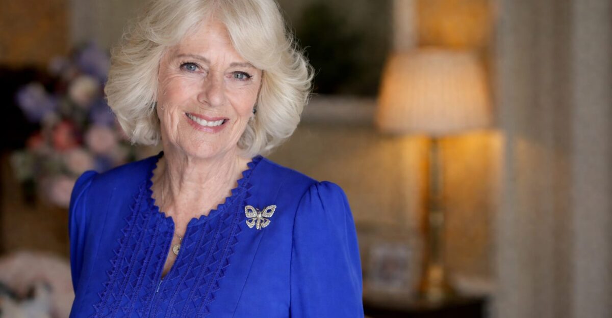 Regina Camilla, 79 de ani, a clarificat misterul broșei-fluture
