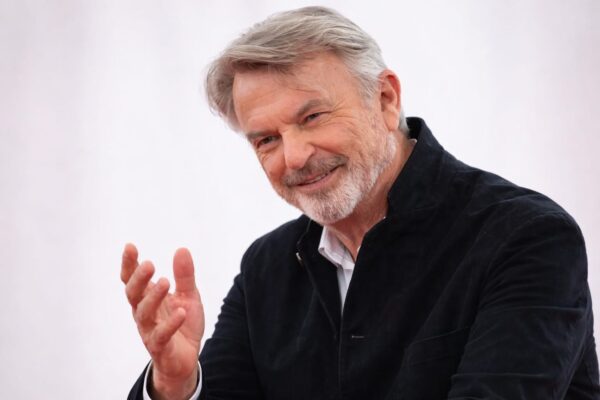 78 de ani și patru proiecte filmate în ultimul an, dar ce i-a adus de fapt sfârșitul lui Sam Neill