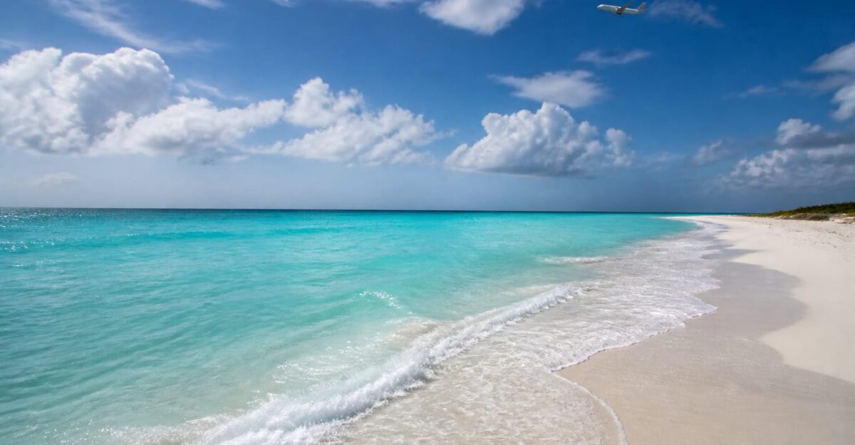 Turks și Caicos atrage trei zboruri directe noi din SUA. Cum devine vacanța de iarnă mai accesibilă pentru turiști
