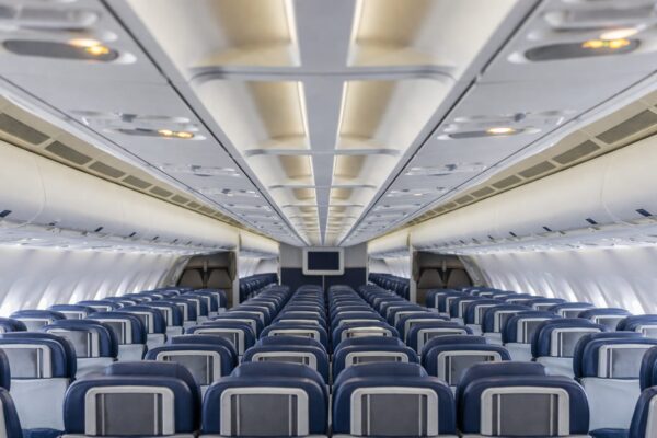 United Airlines scoate scaunul din mijloc pe un rând din Economy Plus