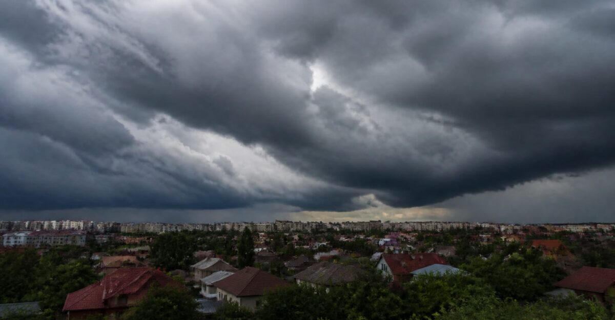 37 de grade și furtuni violente schimbă complet weekendul din România
