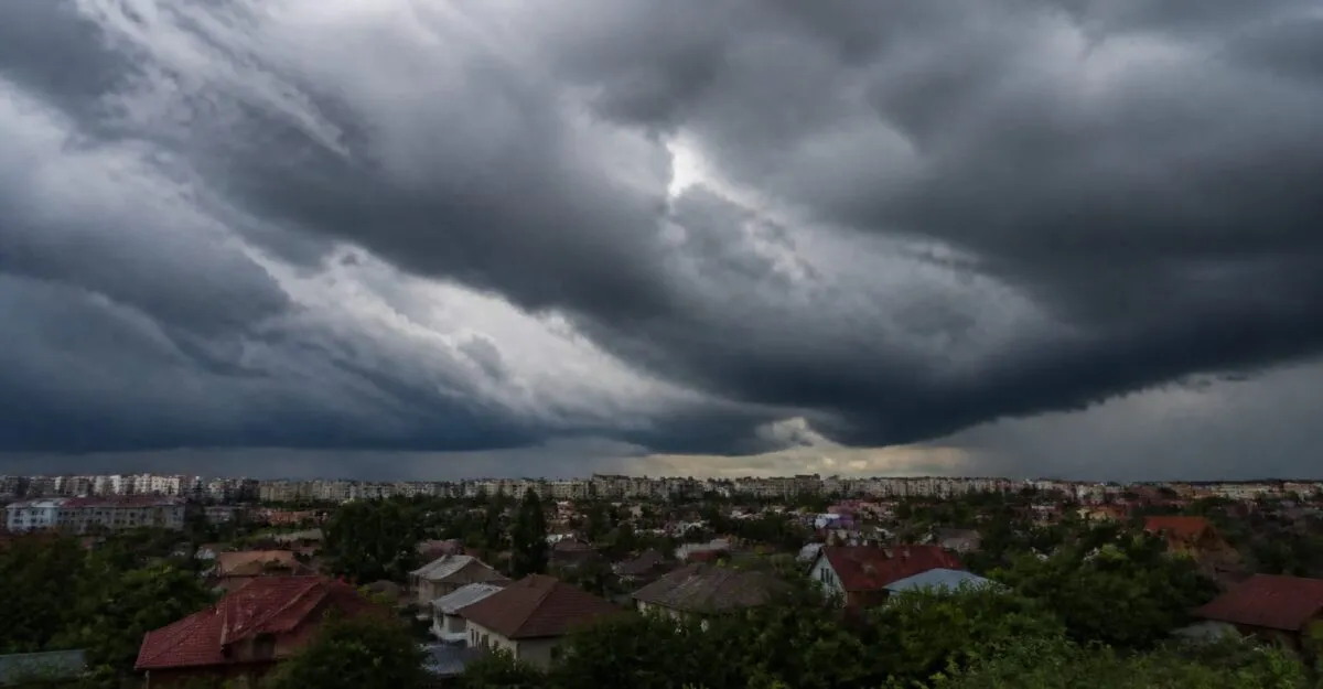 37 de grade și furtuni violente schimbă complet weekendul din România