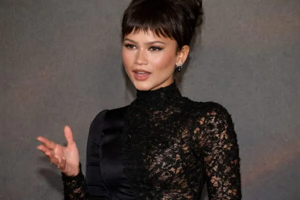Zendaya a apărut într-o rochie-pânză de păianjen la premiera din Mexico City