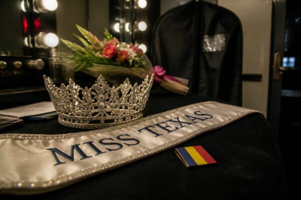Alexis Maxine, la 21 de ani a luat coroana Miss Texas și merge spre Miss America, după un record neatins de 10 ani
