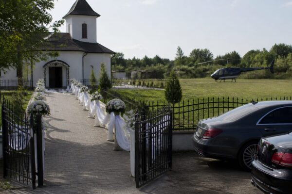 Andra a făcut pasul simbolic la 40 de ani. Cum a arătat ziua în care a mers la biserică și a petrecut ca la nuntă